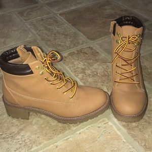 Work boot with short heel